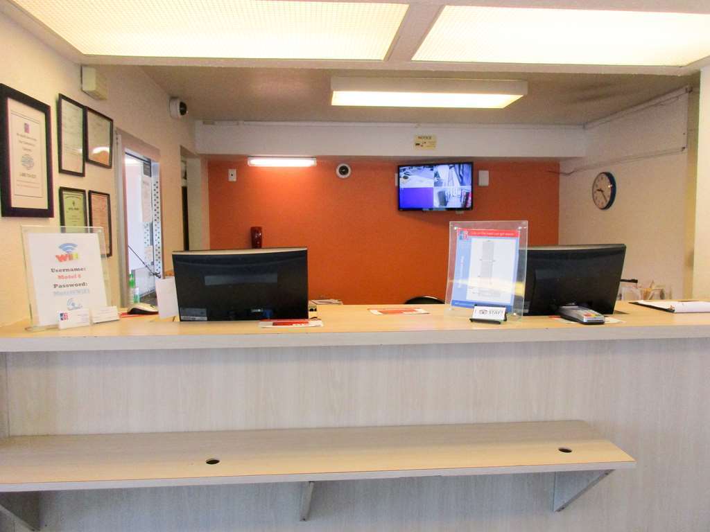 Motel 6 Huntsville - Мадисон Интерьер фото