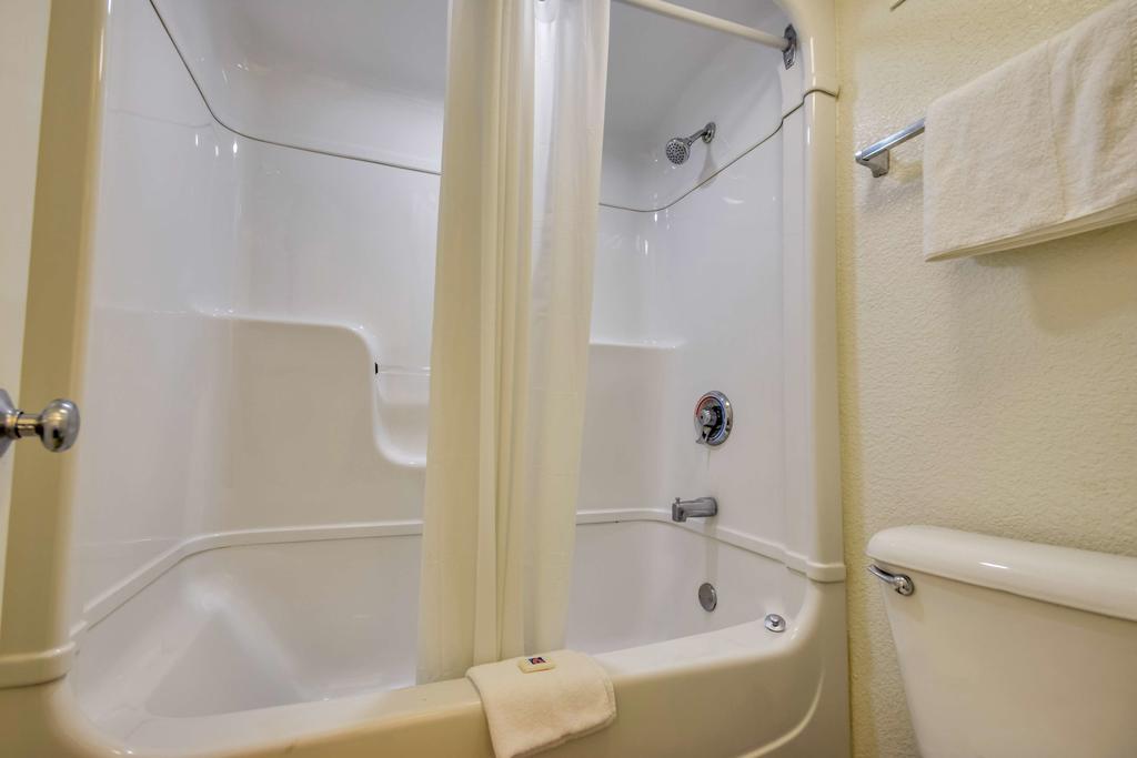 Motel 6 Huntsville - Мадисон Экстерьер фото