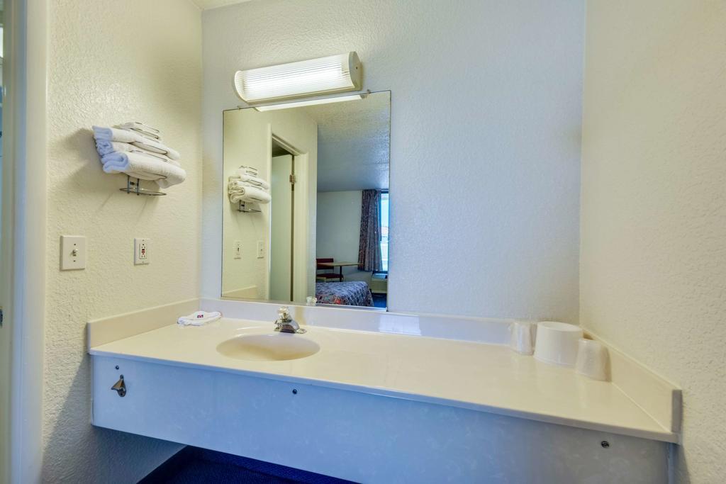 Motel 6 Huntsville - Мадисон Экстерьер фото