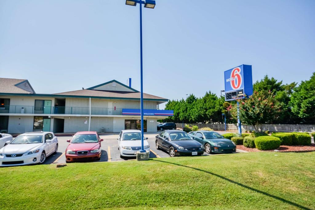 Motel 6 Huntsville - Мадисон Экстерьер фото